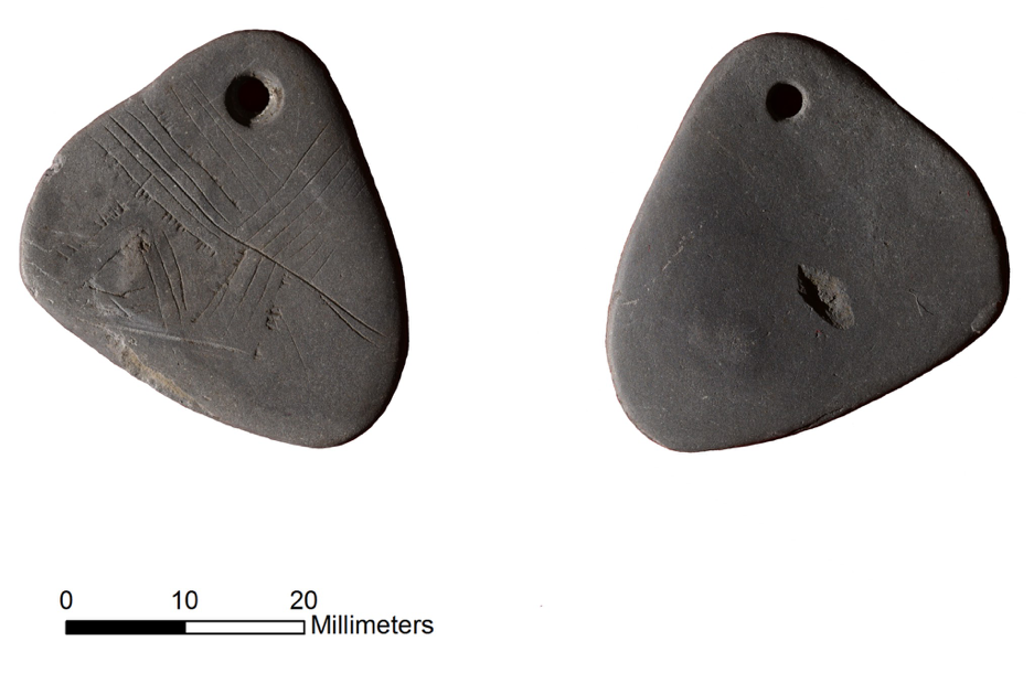 Illustration and photograph of the faces of the pendant